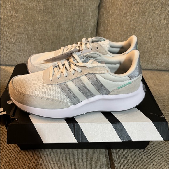 Women’s Adidas Run 70’s Running Shoes - Picture 1 of 4